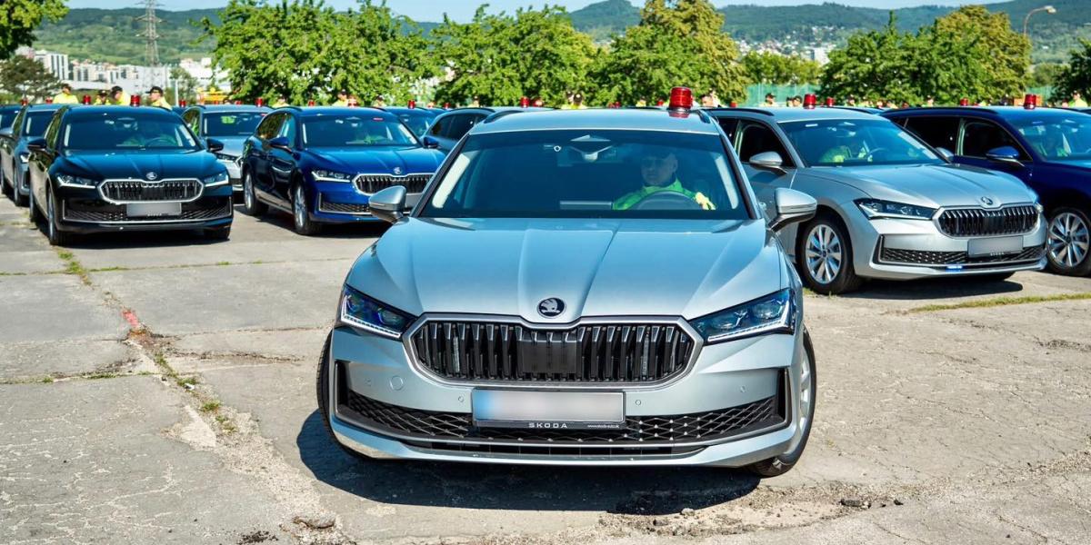 Polícia dostala ďalšie nové autá. Rezort hovorí o úspore, rozhodne však ich nasadenie v praxi
