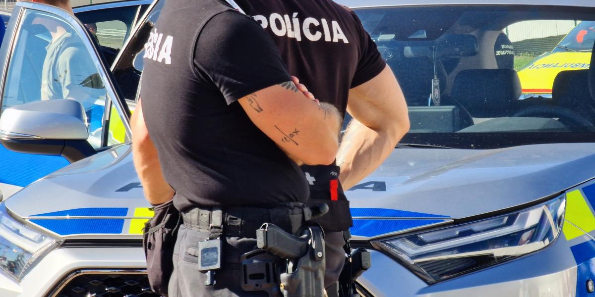 Aktuality: Policajt nevydal blok za pokutu, vodičovi navrhol odfotiť si displej na mobile. Finančné riaditeľstvo následne spísalo absurdnú odpoveď