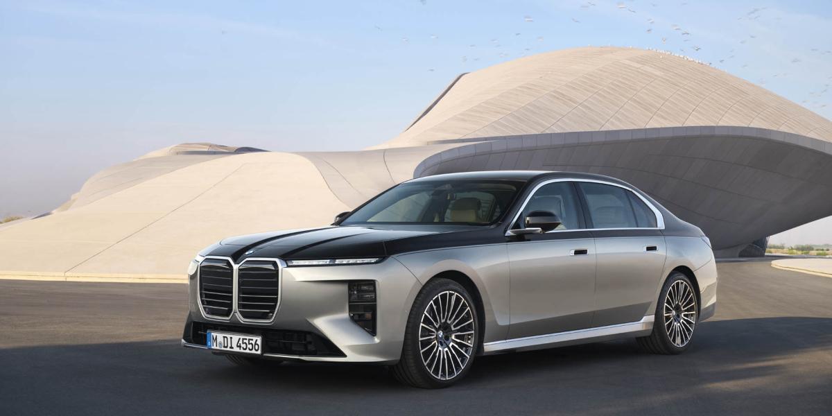 BMW vylepšilo Sedmičku, výzor je konzervatívnejší, má sa vrátiť aj V8