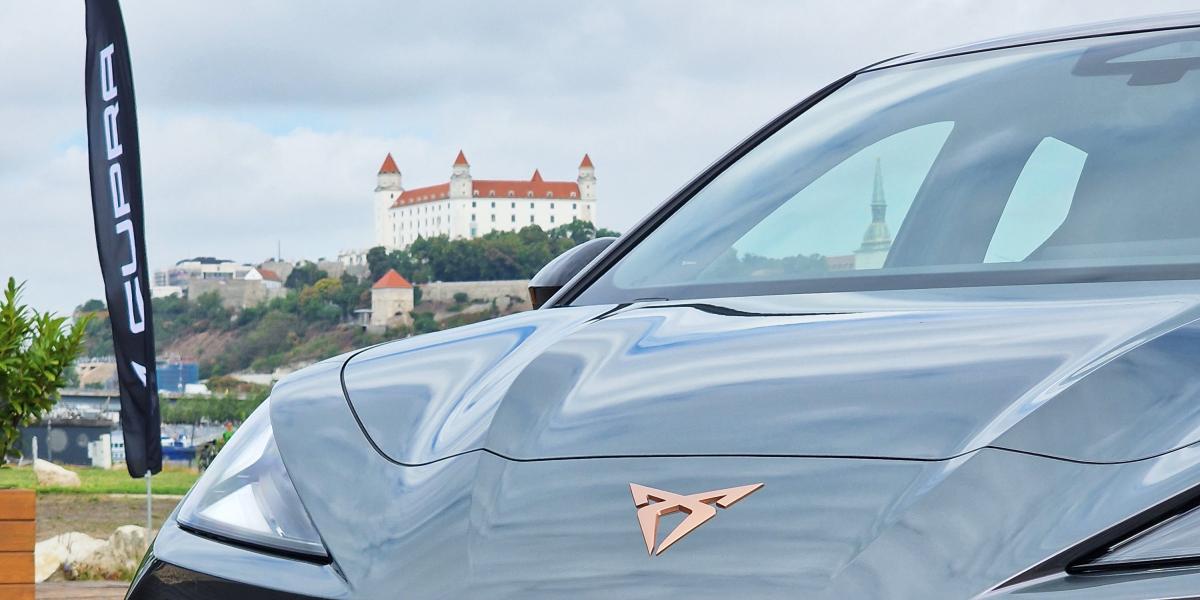 Predaje nových áut prudko vzrástli, až o 9,3 %. Vďaka elektromobilom, ktoré vraj nikto nechce