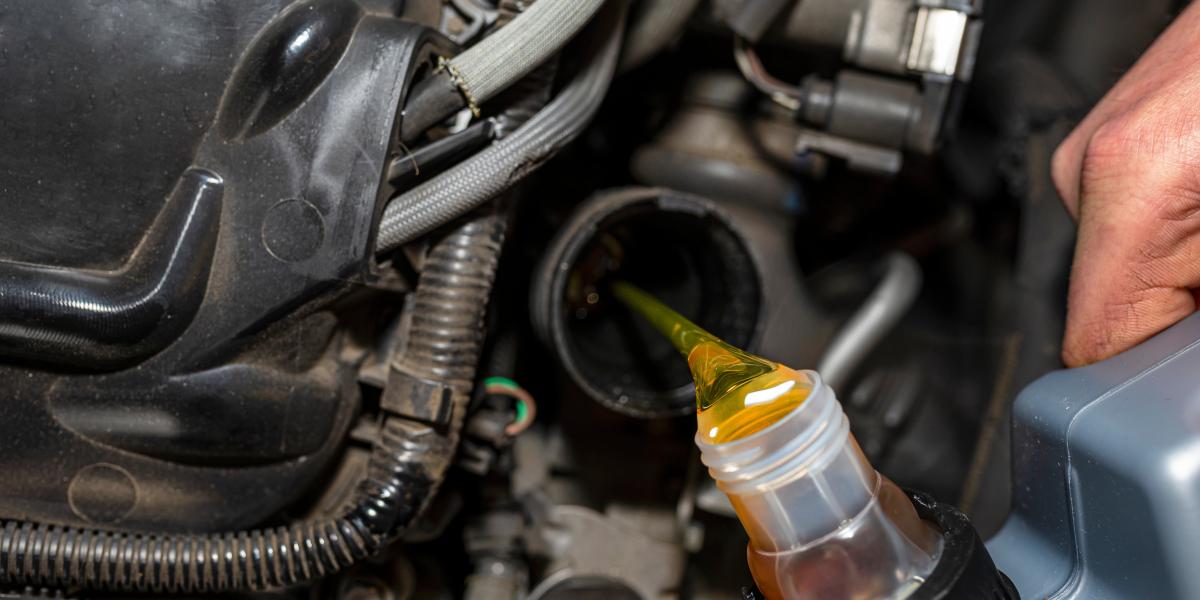 Čo robiť, keď auto žerie olej? Príčiny a riešenia