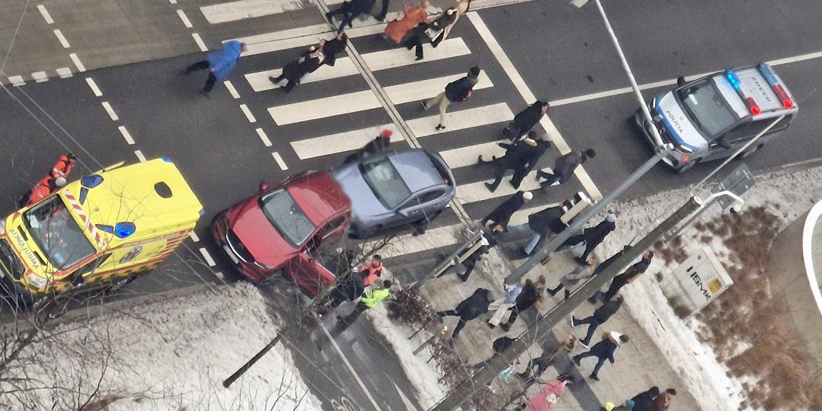 Nehoda v Bratislave: Dvaja prudko zabrzdili, narazil až tretí. Kto bol na vine podľa polície privolanej na miesto nehody vás asi prekvapí