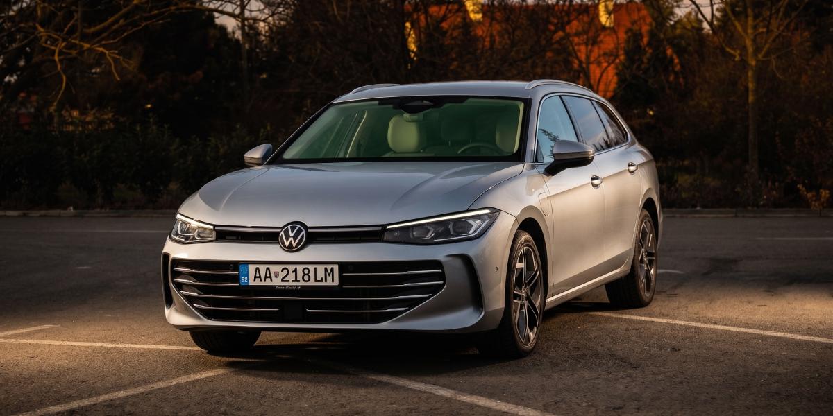 Predaje áut rastú vďaka elektromobilom, tradičné značky padajú