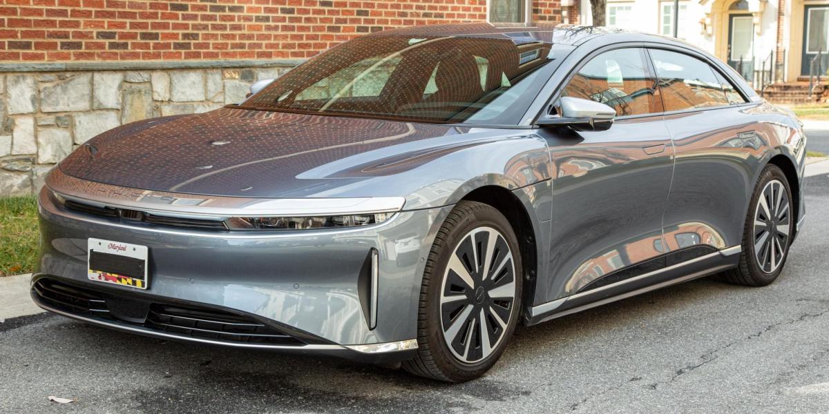 Extrémna amortizácia. Strata 40% hodnoty po 10 mesiacov poukazuje na veľký problém luxusných áut