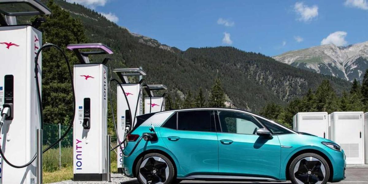 Holandsko posiela obyvateľom SMS, aby nenabíjali elektromobily
