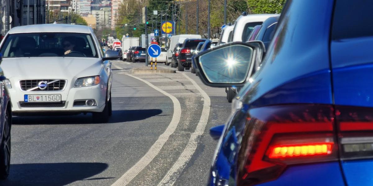 Na Slovensku začínajú platiť aj kontroly zahraničných STK 