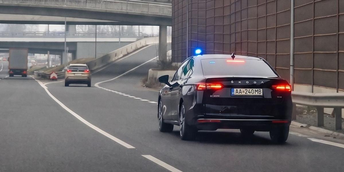 Stále platí predchodné ustanovenie pre plnú čiaru na ceste. Môžeme cez ňu prechádzať? Aké sú predpisy dnes?